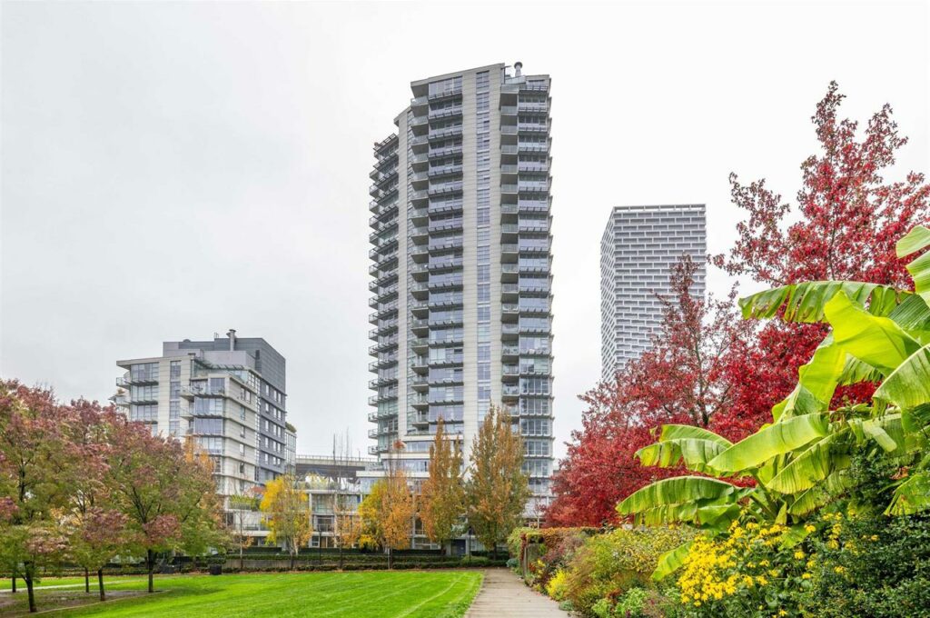 #1702 – 638 Beach Crescent